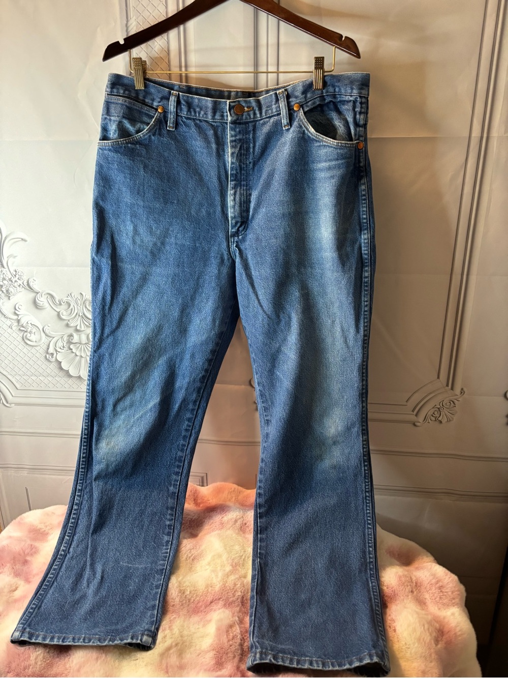 Vintage Wrangler Men’s Medium Wash Straight Leg Jeans, 38x32